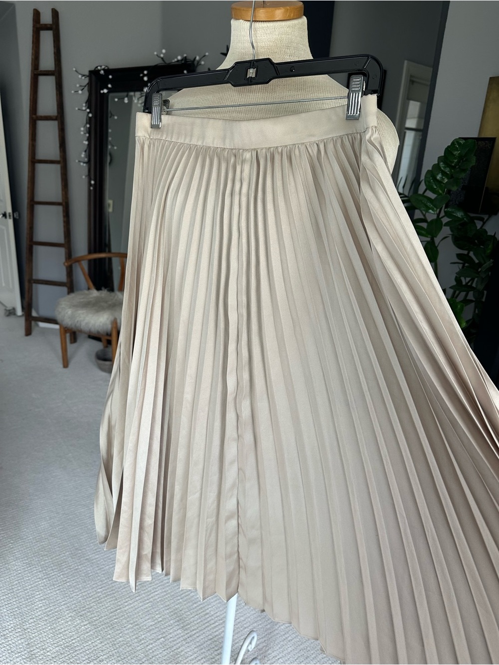 J. Crew Pleated Midi Skirt in Light Beige size medium - Picture 5 of 15